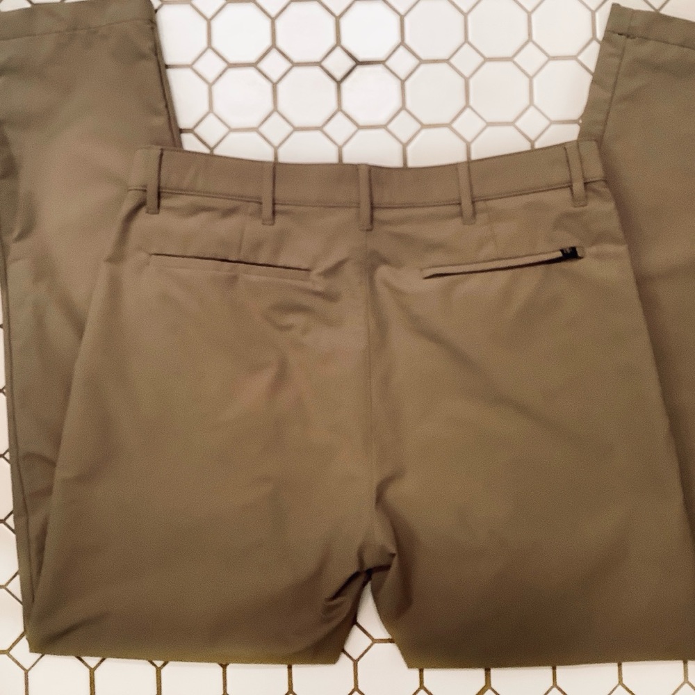 Banana Republic Men’s Performance Tech
Pants - Picture 3 of 5